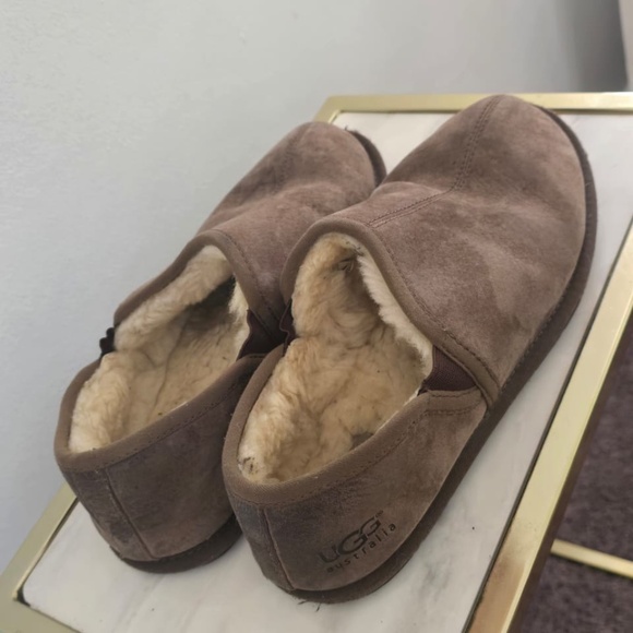 Brown Suede UGG Sheepskin Lined Boots - Cozy Winter Slippers Size 9. - Picture 7 of 8